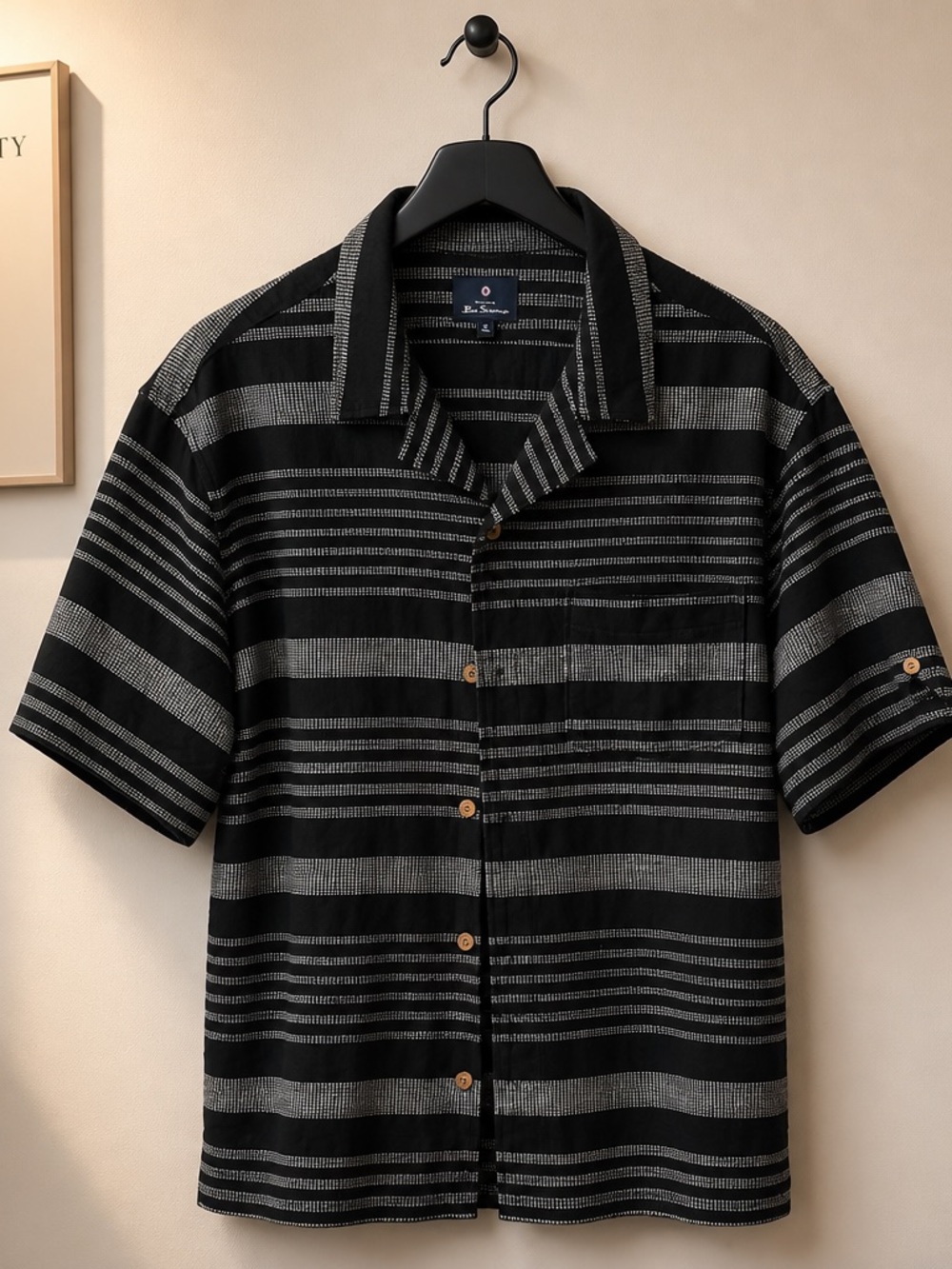 Men's Black & Gray Striped Short-Sleeve Button-Down Shirt